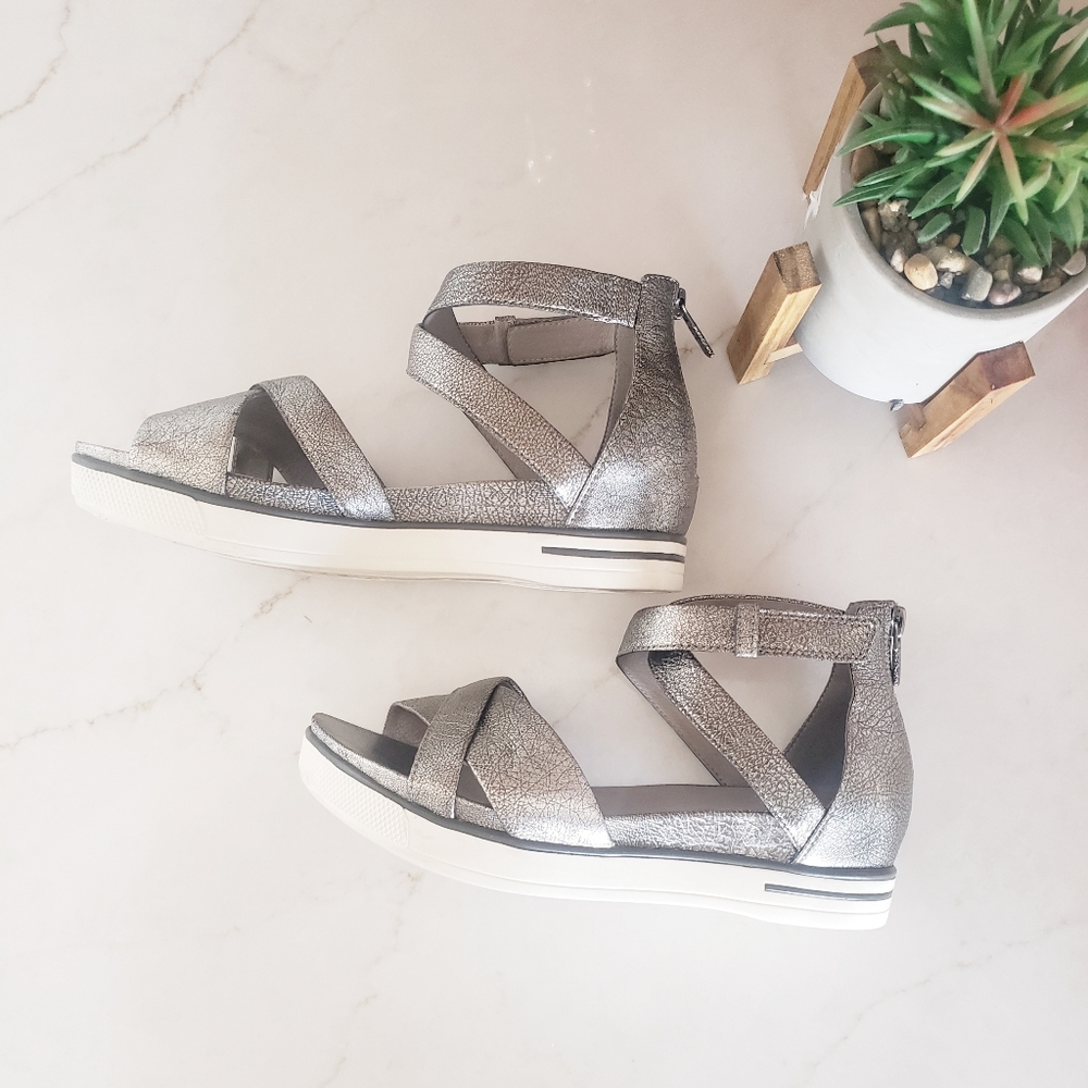 Eileen Fisher Sally Metallic Summer Sporty Sandals Size 7.5